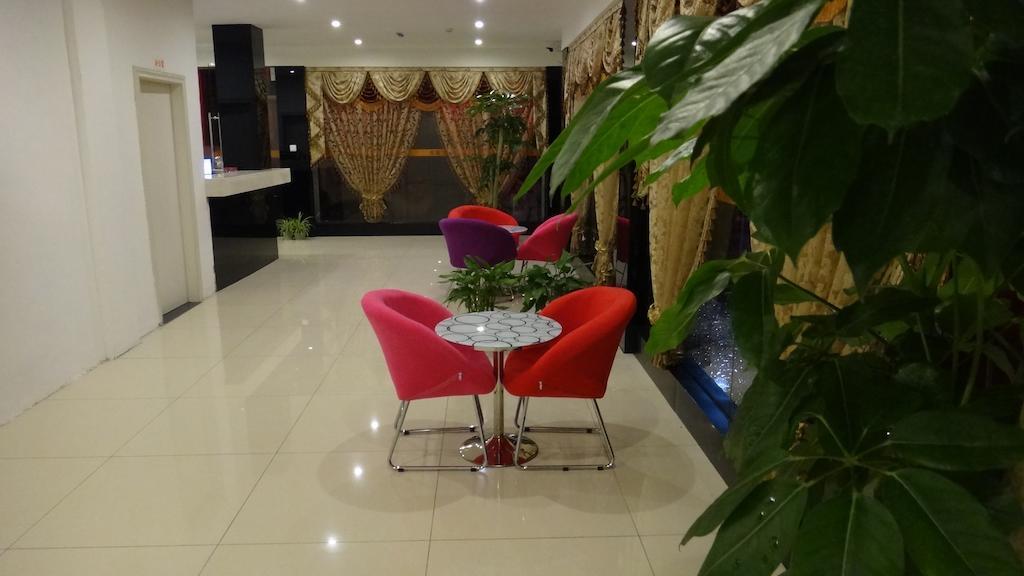 Guilin 68° Hotel North Railway Station Branch Экстерьер фото